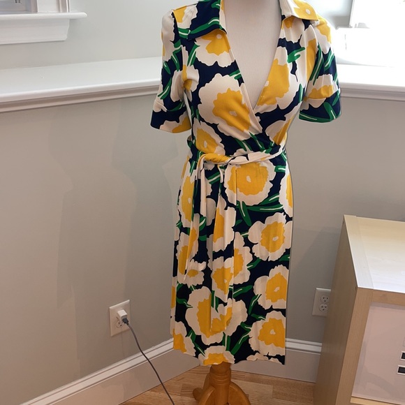Diane Von Furstenberg silk wrap dress - Picture 1 of 7
